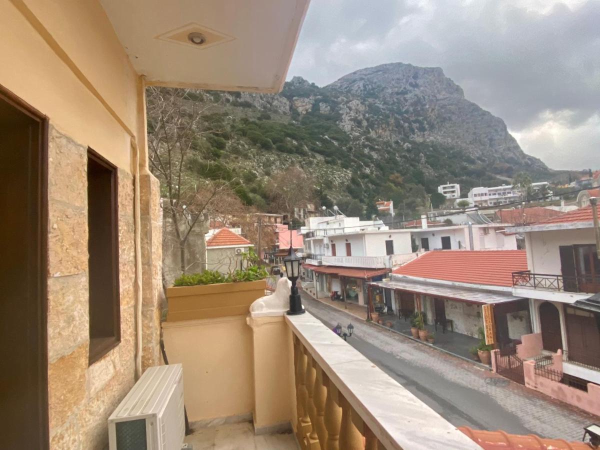 Costas Inn Spílion 외부 사진